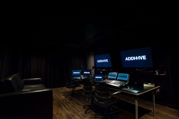 ADDITIVE Add an MA3 Compact XT and MA3 command wing and launch their Previs Studio