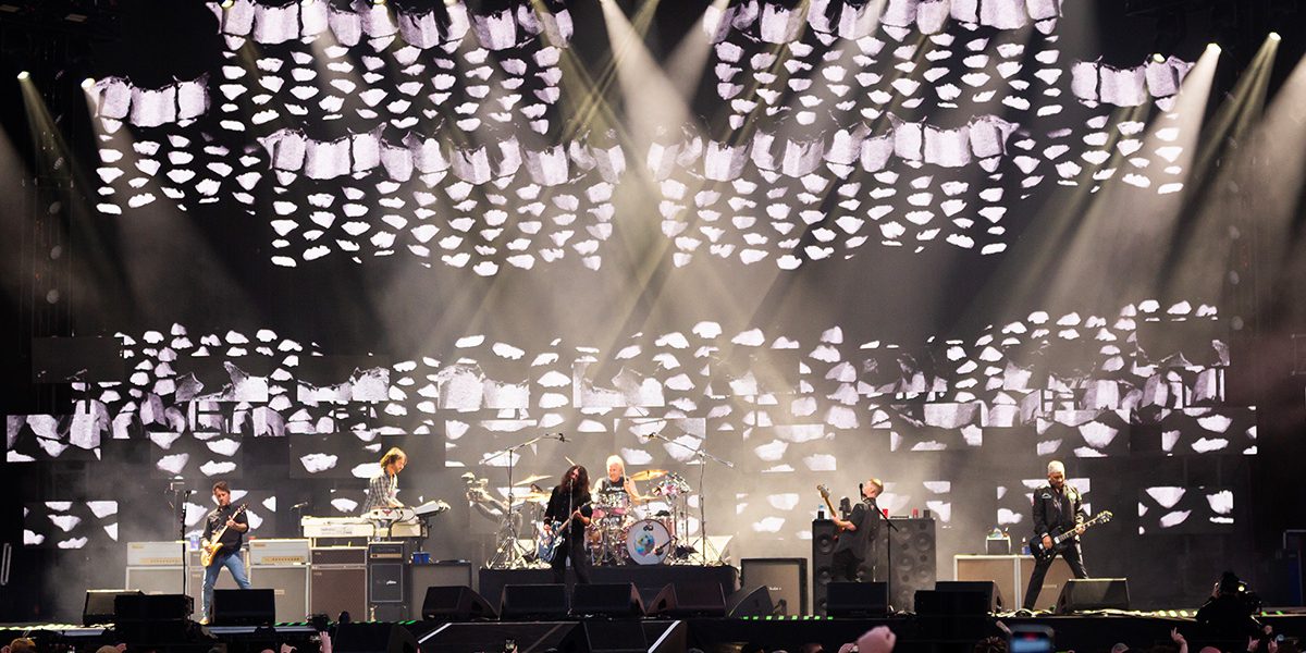 Foo Fighters Tour Australia with Martin MAC Ultras and MAC Auras – Show