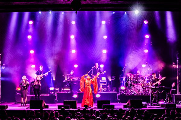 Tina Arena Tours with zactrack, Ayrton and Martin