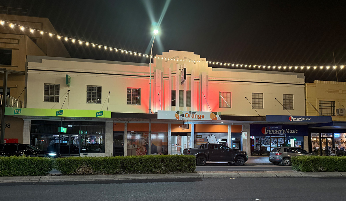 Bank Orange 1